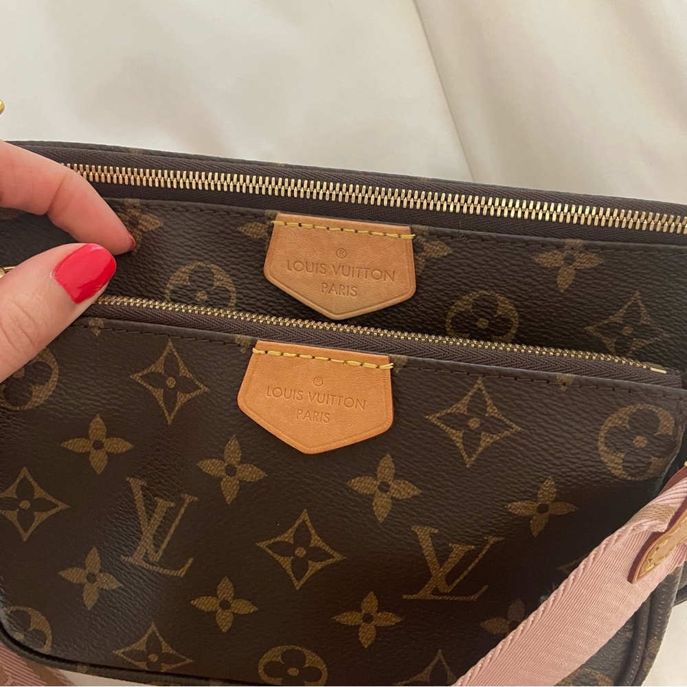 MUST GO LOUIS VUITTON MULTI-POCHETTE! - Picture 5 of 11